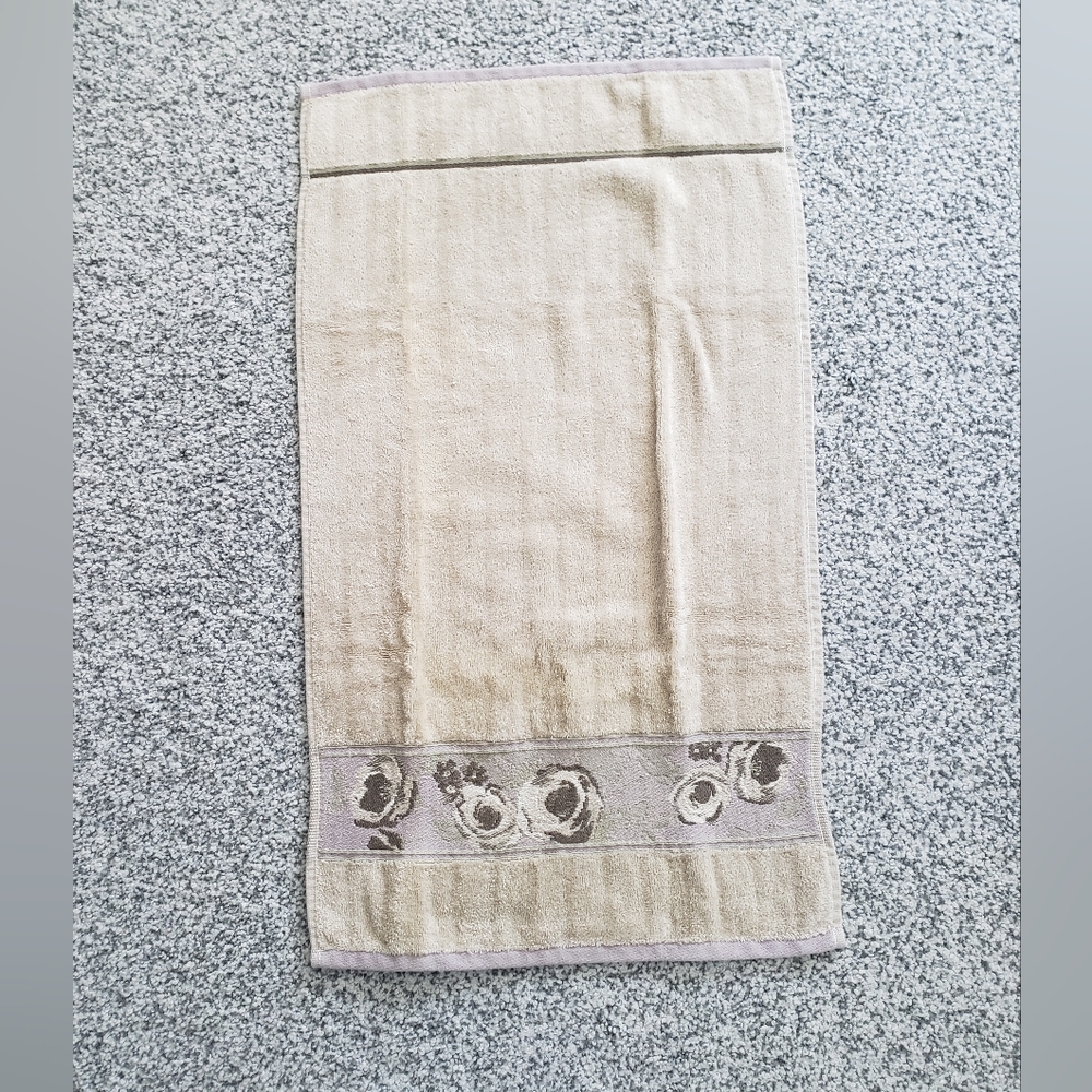 Wamsutta Green and Purple Hand Towels Soft and Absorbent